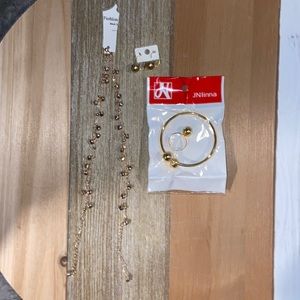 Gold jewelry never worn, I’m more of a silver person but still beautiful jewelry